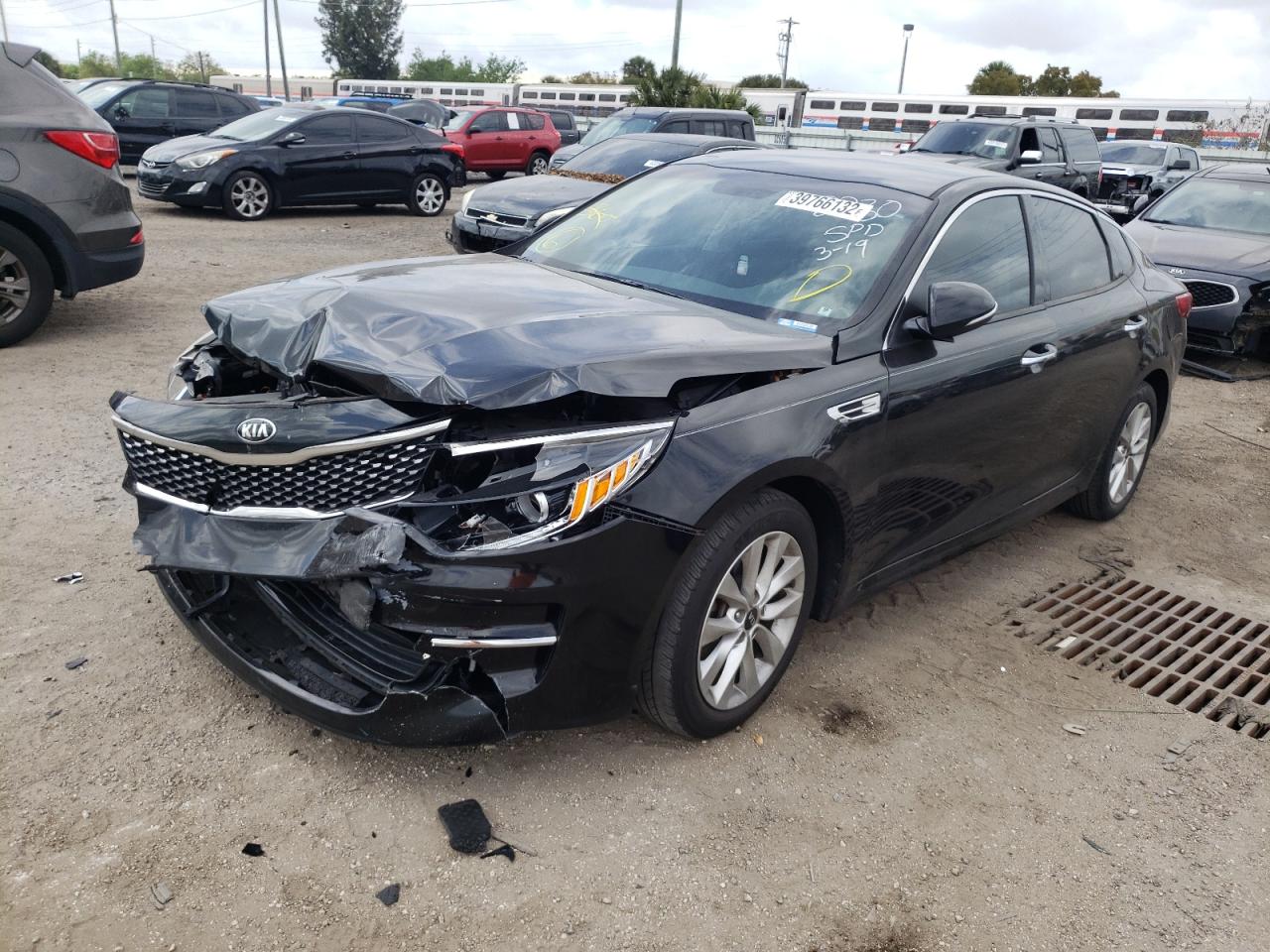 Photo 2 from auction – 2016 KIA OPTIMA EX with VIN 5XXGU4L39GG102230