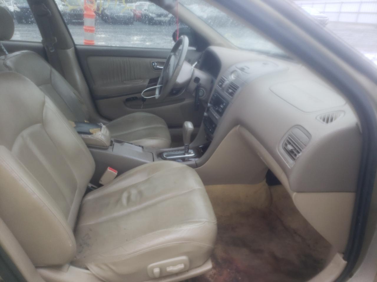 Photo 5 from auction – 2000 INFINITI I30 with VIN JNKCA31A7YT213975