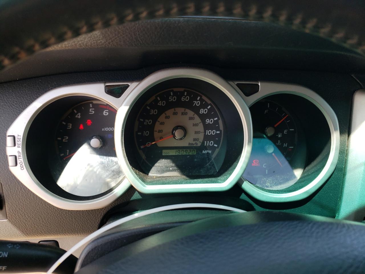 Photo 8 from auction – 2004 TOYOTA 4RUNNER SR with VIN JTEZU14R040028036
