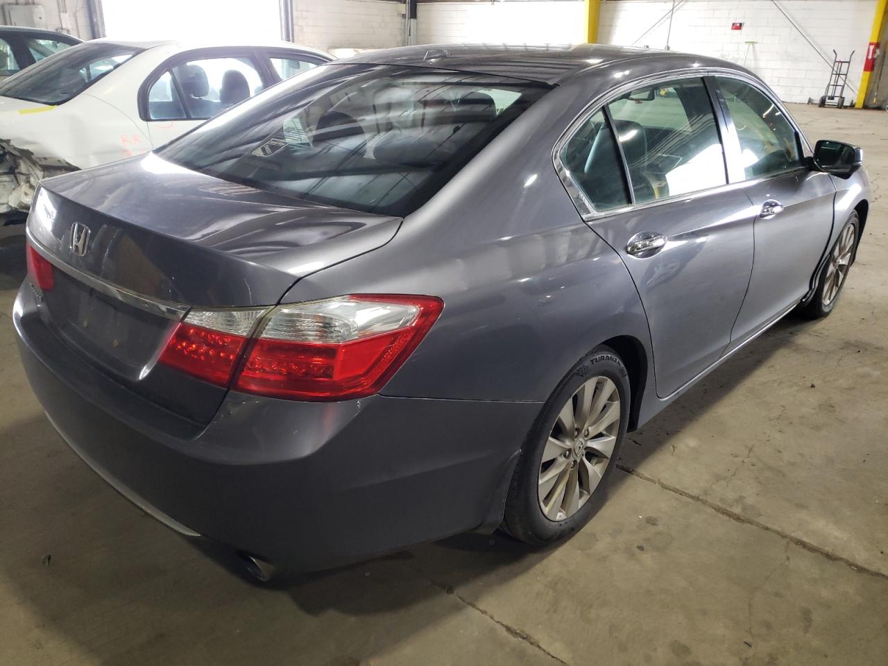 Photo 4 from auction – 2015 HONDA ACCORD EXL with VIN 1HGCR2F87FA073396