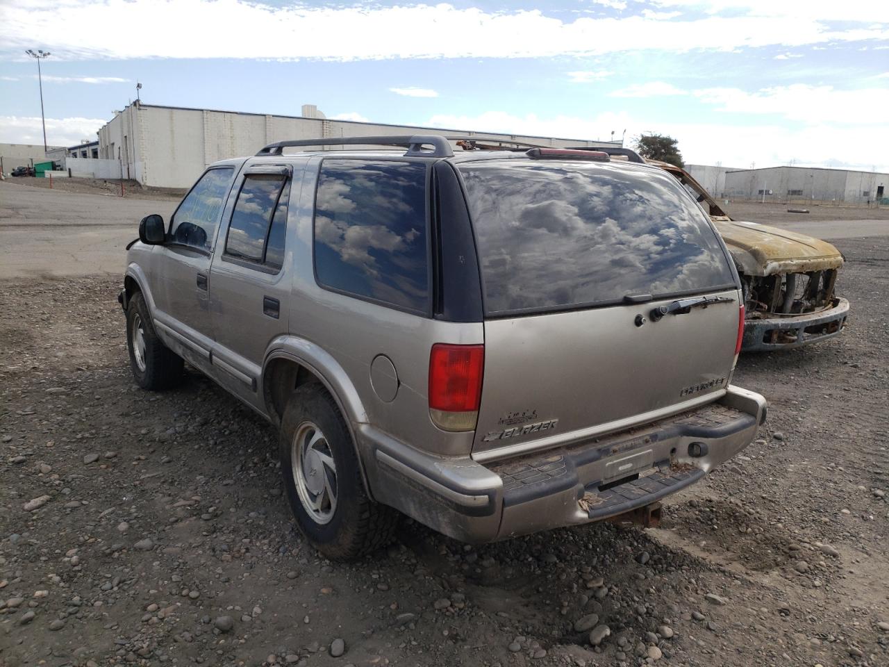 Photo 3 from auction – 1998 CHEVROLET BLAZER with VIN 1GNDT13WXW2160406