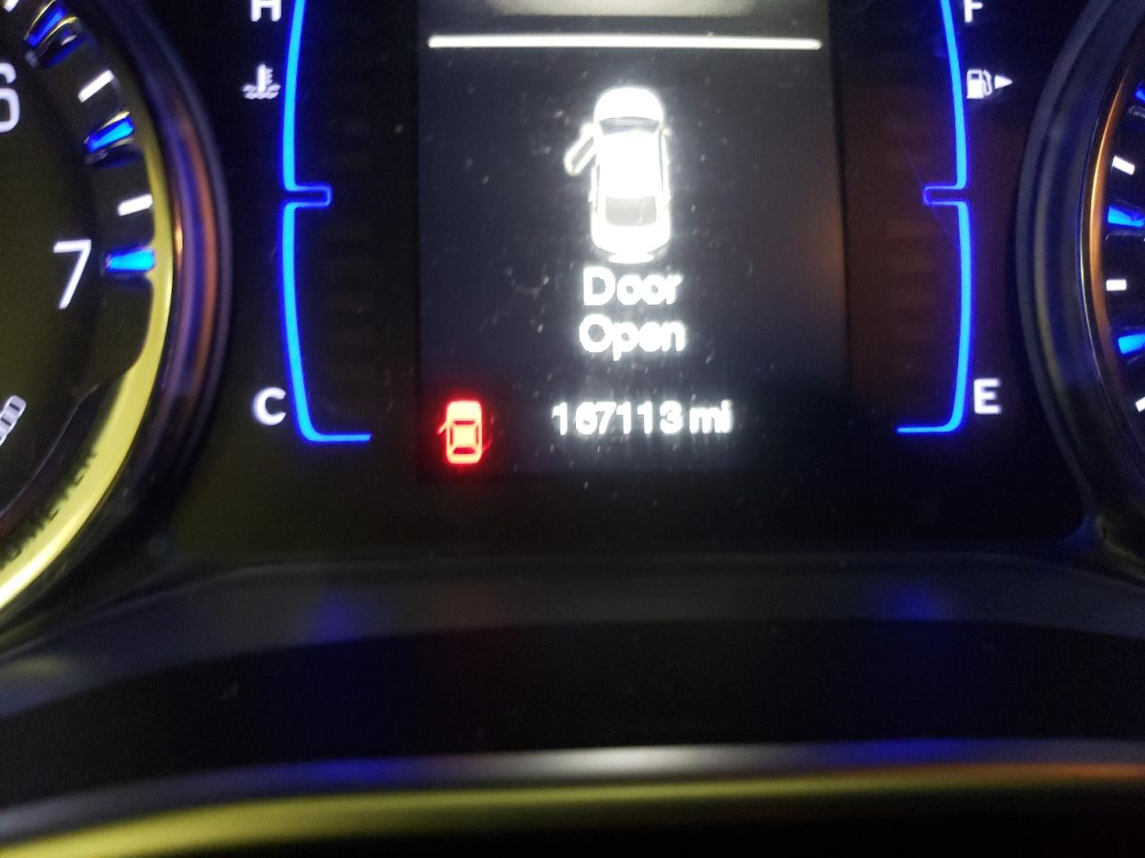 Photo 8 from auction – 2015 CHRYSLER 200 LIMITE with VIN 1C3CCCAB8FN708101