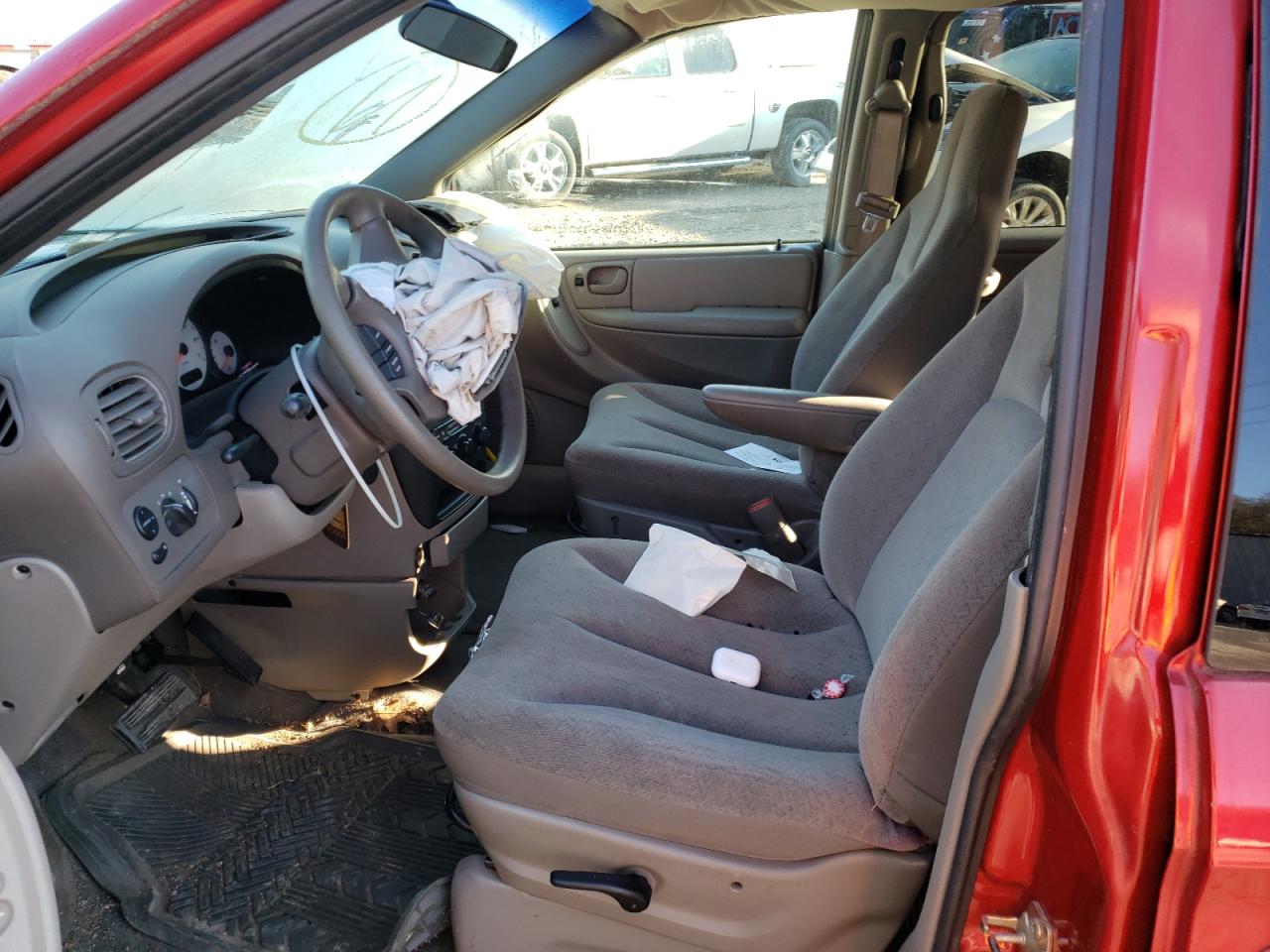 Photo 5 from auction – 2002 DODGE GRAND CARA with VIN 2B4GP44382R780910