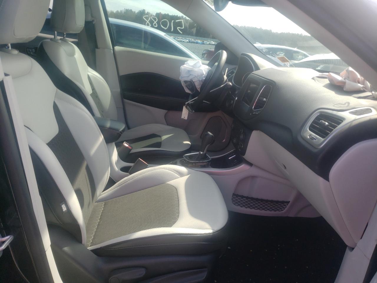 Photo 5 from auction – 2018 JEEP COMPASS LA with VIN 3C4NJCBB8JT374640
