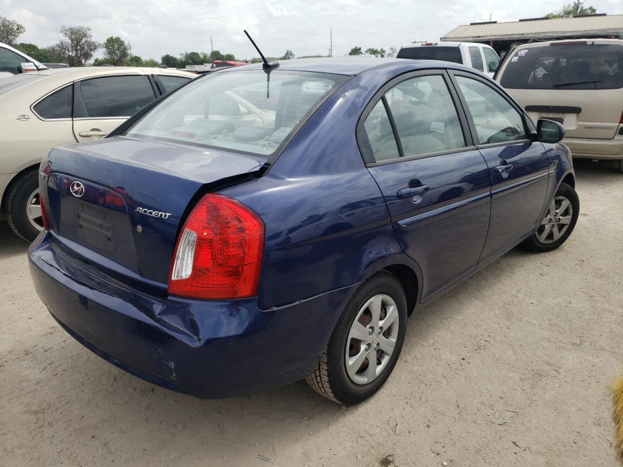 Photo 4 from auction – 2011 HYUNDAI ACCENT GLS with VIN KMHCN4AC4BU611381