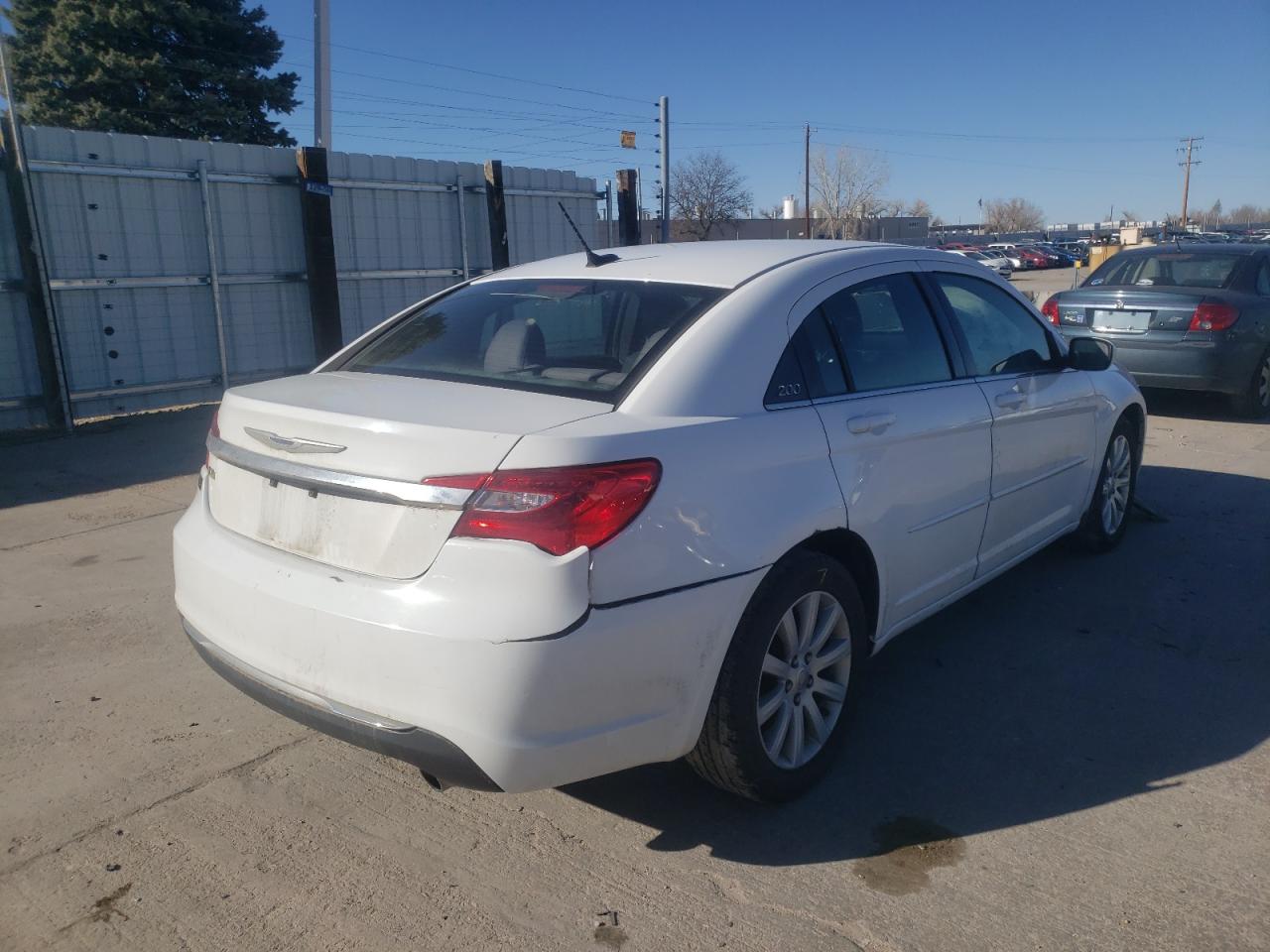 Photo 4 from auction – 2012 CHRYSLER 200 TOURIN with VIN 1C3CCBBG8CN321886