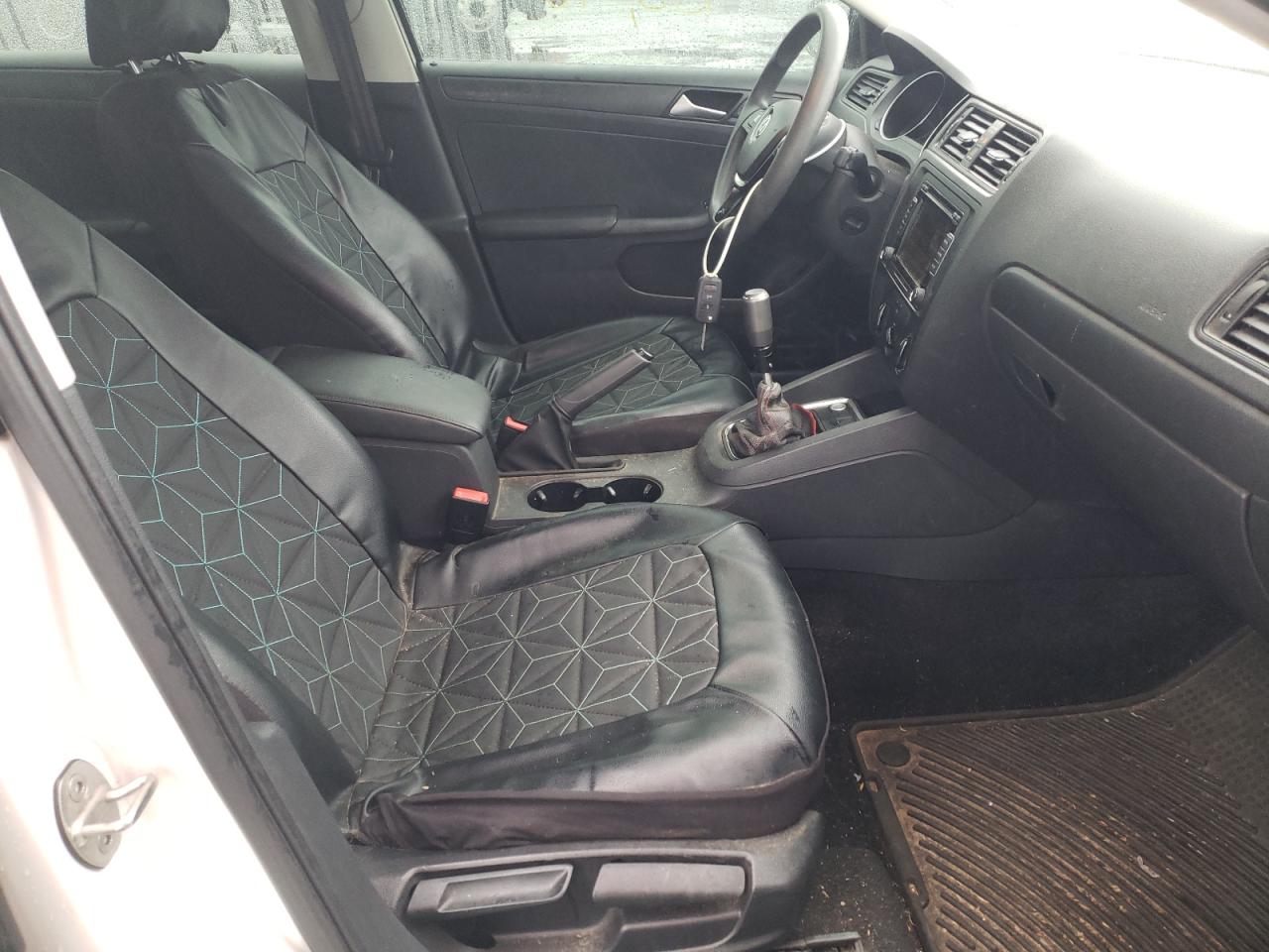 Photo 5 from auction – 2015 VOLKSWAGEN JETTA BASE with VIN 3VW1K7AJ6FM324877