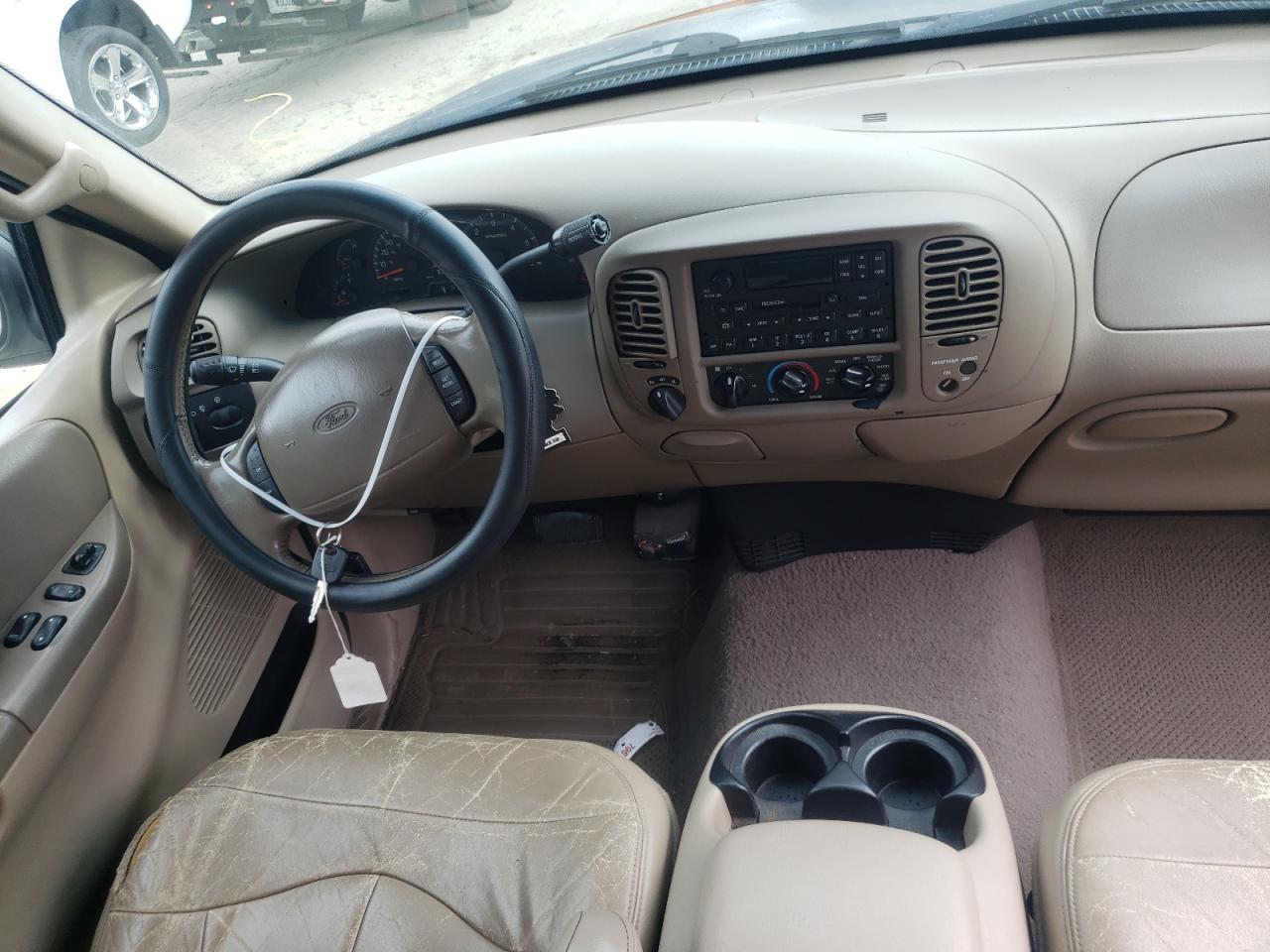 Photo 9 from auction – 2000 FORD F150 with VIN 1FTRX18L3YNB01233
