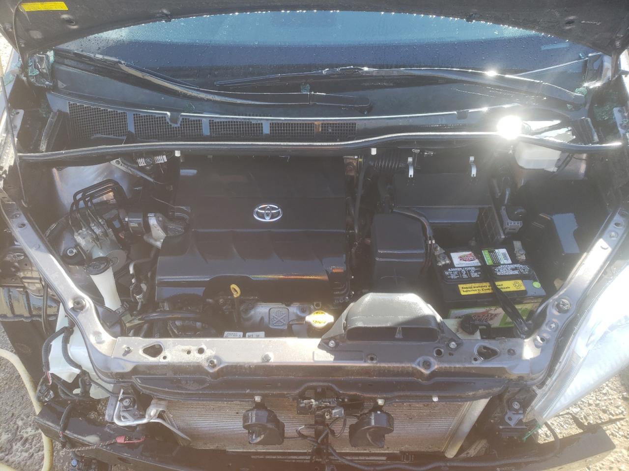 Photo 7 from auction – 2011 TOYOTA SIENNA XLE with VIN 5TDYK3DC5BS141391