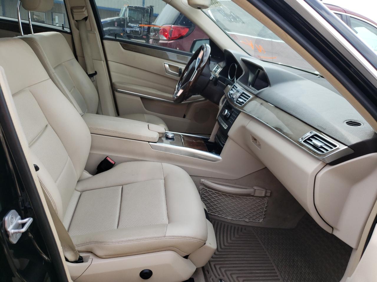 Photo 5 from auction – 2015 MERCEDES-BENZ E 350 with VIN WDDHF5KB5FB093842