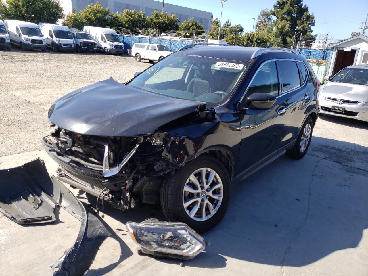 Photo 2 from auction – 2018 NISSAN ROGUE S with VIN KNMAT2MT2JP569761