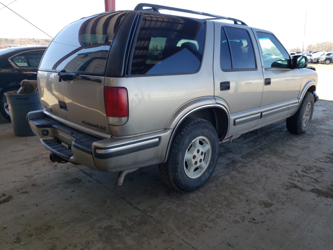 Photo 4 from auction – 1999 CHEVROLET BLAZER with VIN 1GNDT13W2X2227923