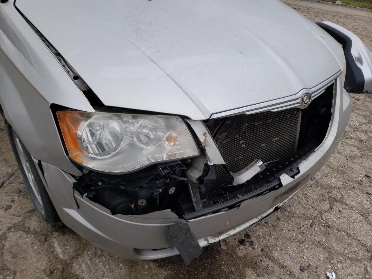 Photo 9 from auction – 2010 CHRYSLER TOWN & COU with VIN 2A4RR5D1XAR266768