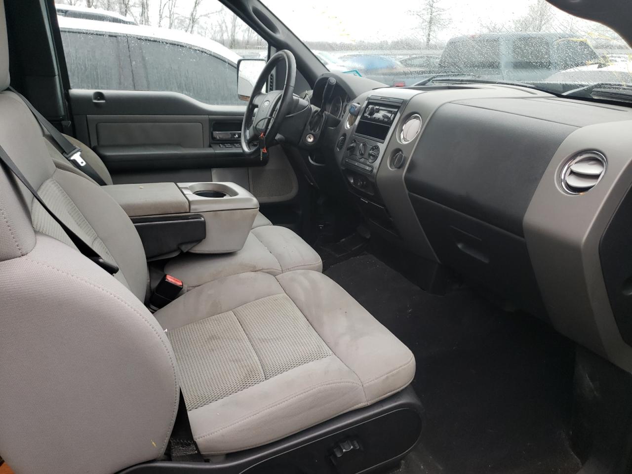 Photo 5 from auction – 2004 FORD F150 with VIN 1FTPX14534NC13555
