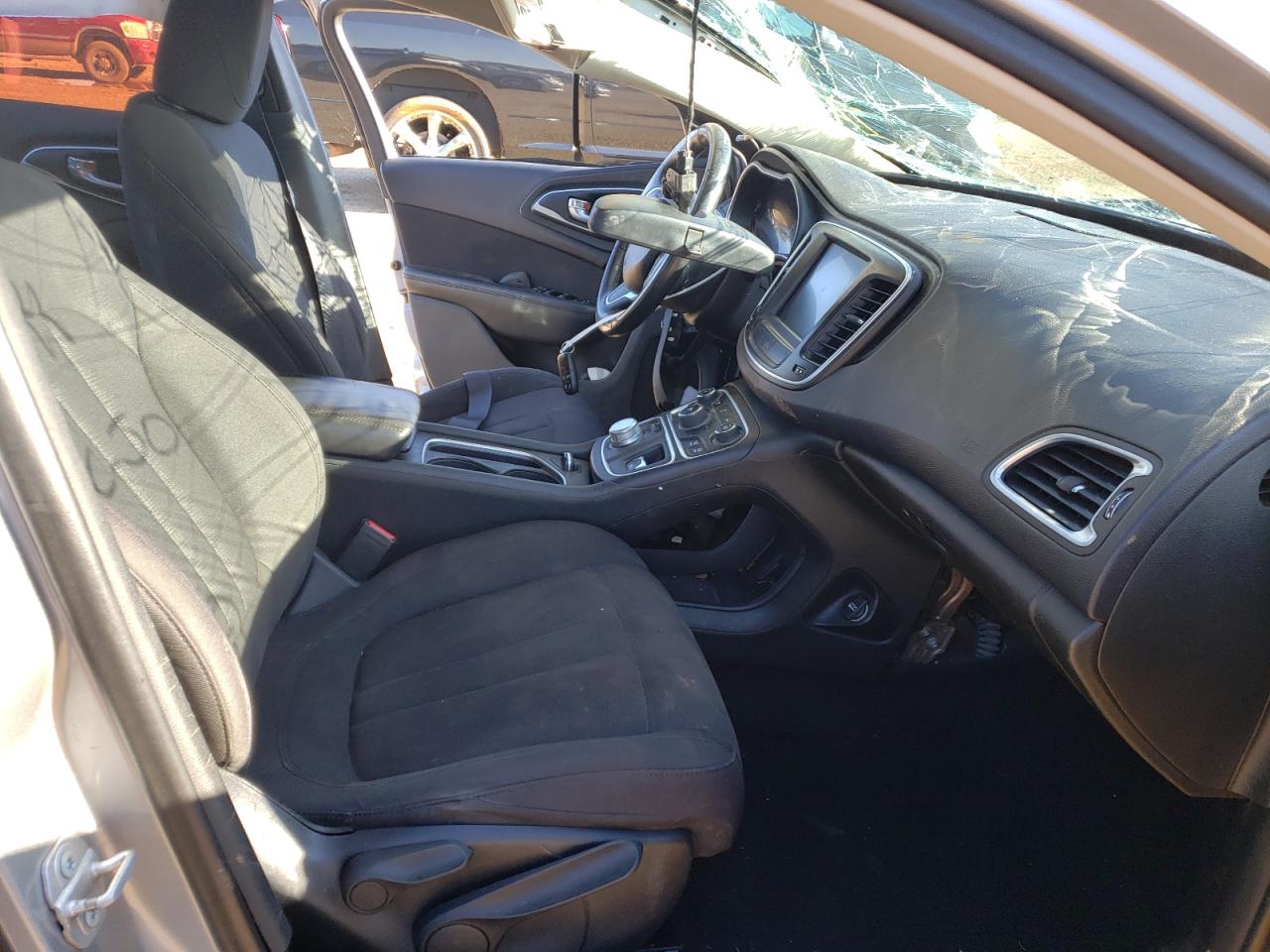 Photo 5 from auction – 2015 CHRYSLER 200 LIMITE with VIN 1C3CCCAB4FN642629