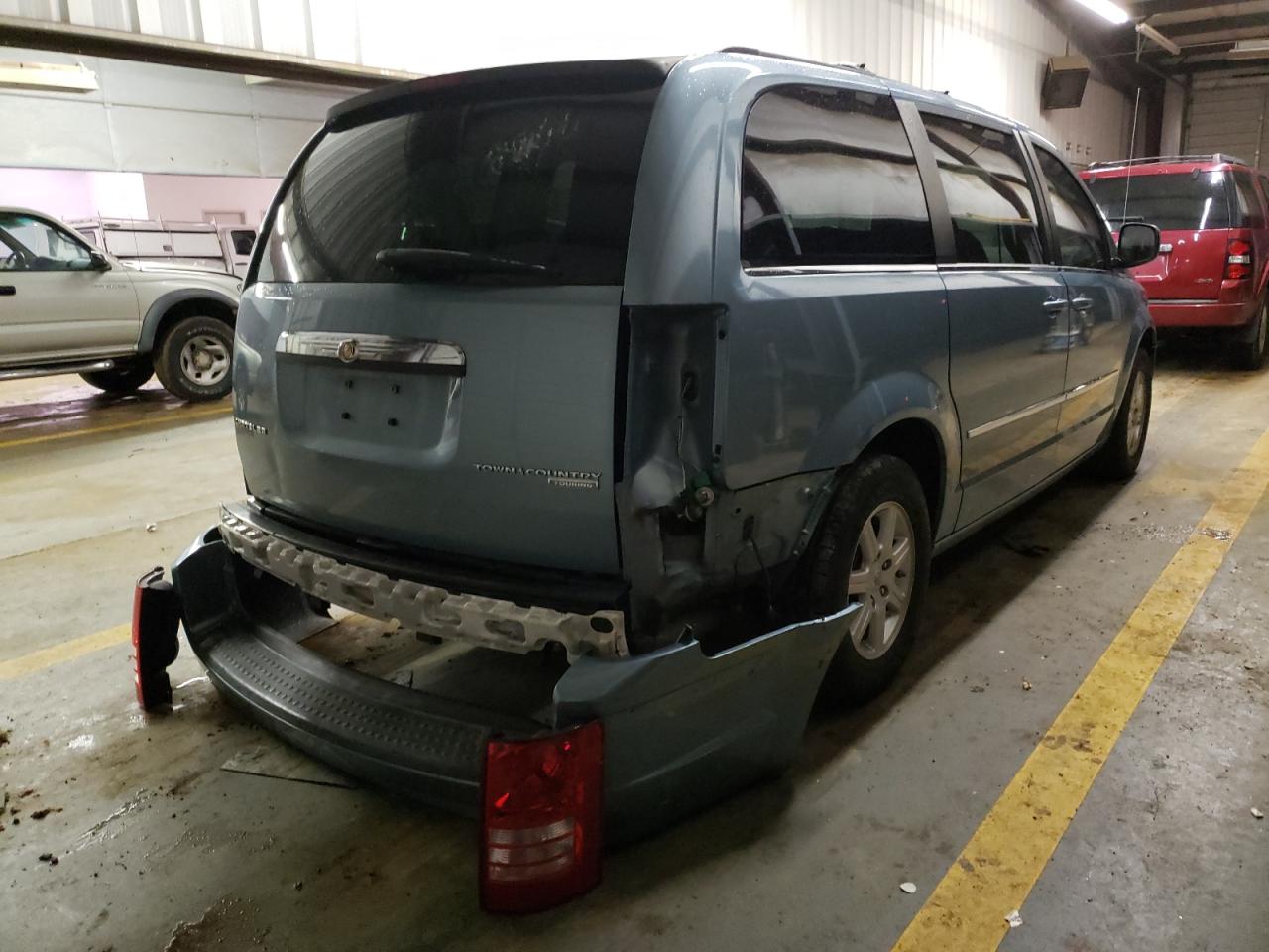 Photo 4 from auction – 2010 CHRYSLER TOWN & COU with VIN 2A4RR5D15AR138163