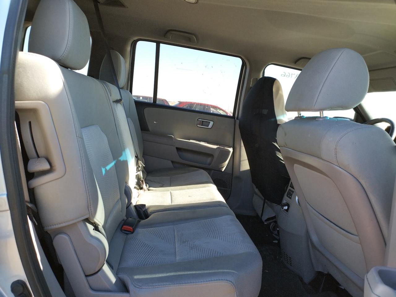 Photo 6 from auction – 2015 HONDA PILOT LX with VIN 5FNYF3H27FB028512
