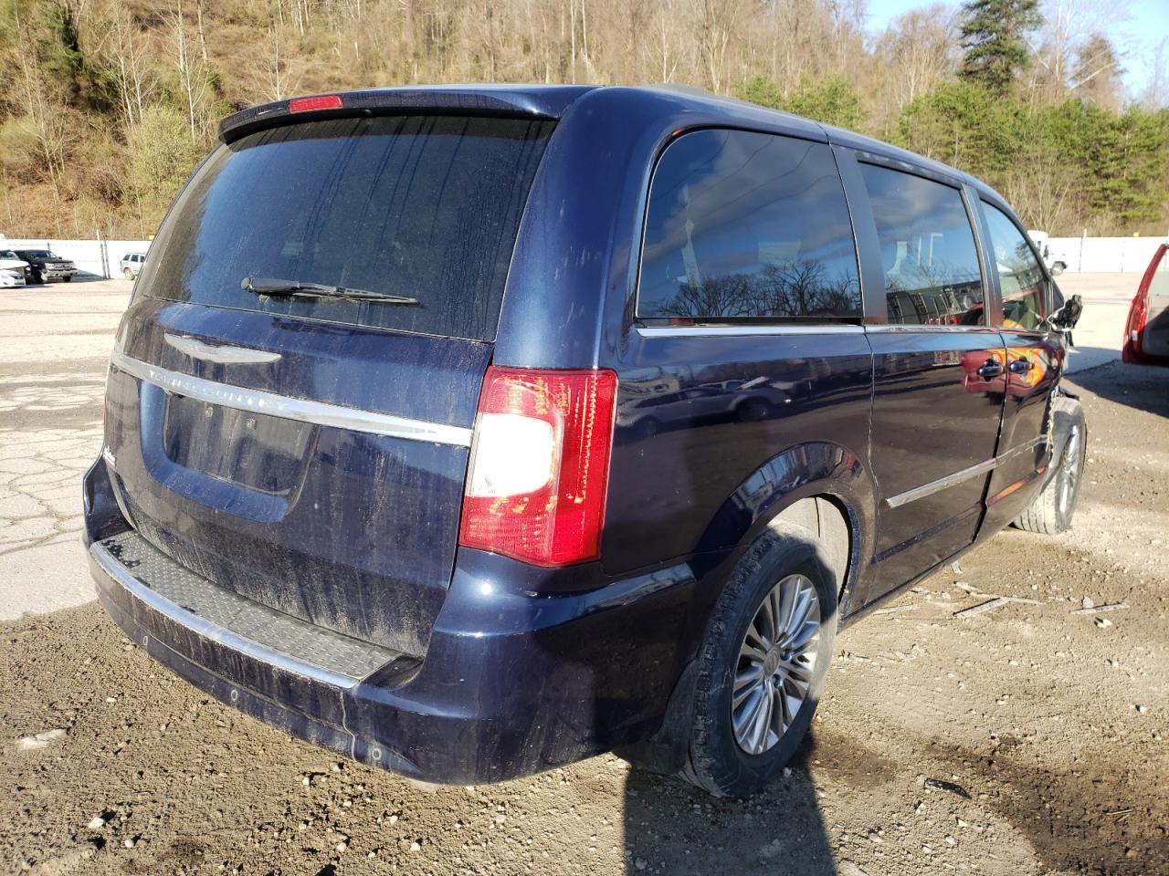 Photo 4 from auction – 2014 CHRYSLER TOWN & COU with VIN 2C4RC1CG0ER454260