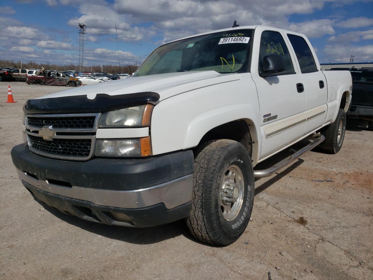 Photo 2 from auction – 2006 CHEVROLET SILVERADO with VIN 1GCHK23D26F164900