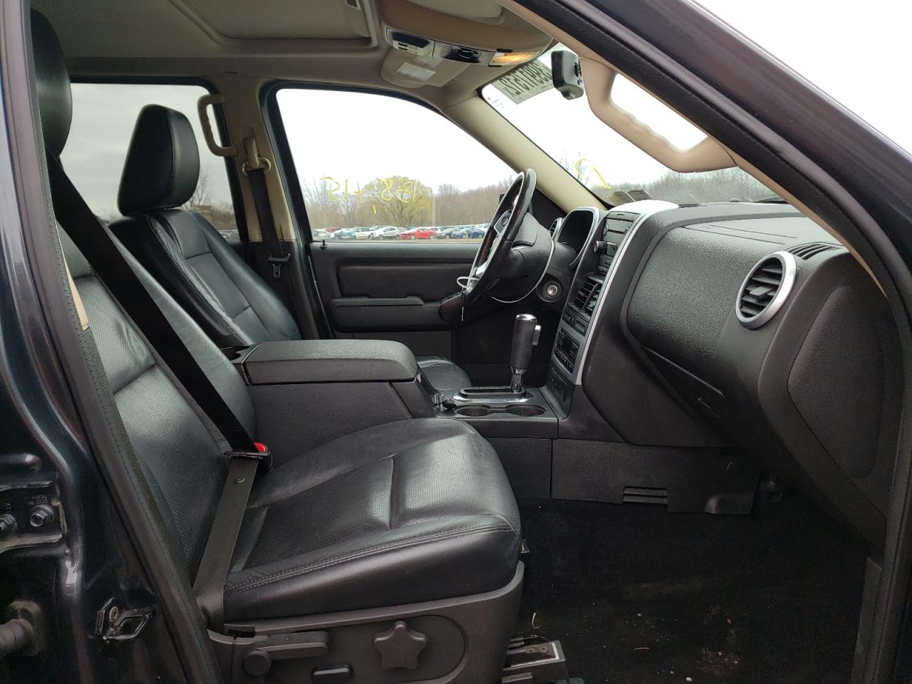 Photo 5 from auction – 2010 MERCURY MOUNTAINEE with VIN 4M2EN4HE5AUJ07323