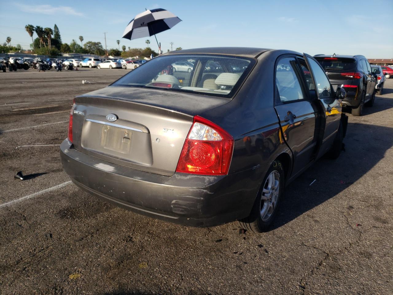 Photo 4 from auction – 2004 KIA SPECTRA LX with VIN KNAFE122645054151