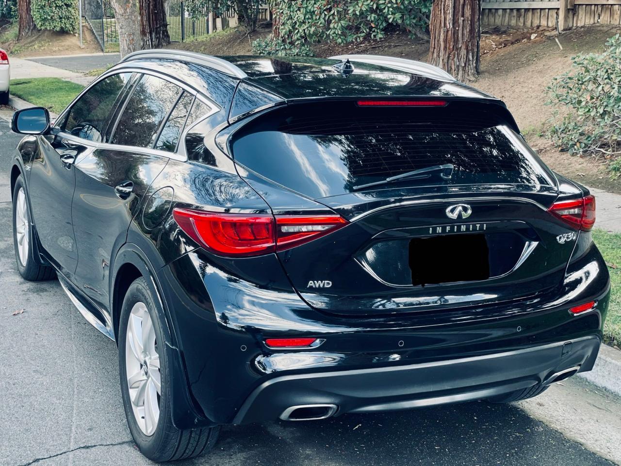Photo 4 from auction – 2017 INFINITI QX30 BASE with VIN SJKCH5CP5HA015530