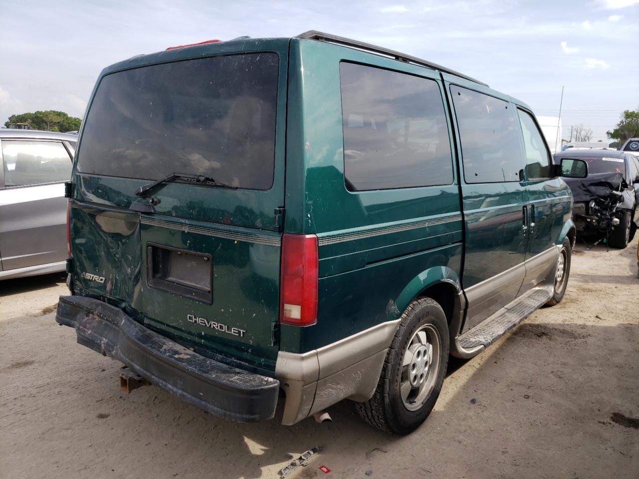 Photo 4 from auction – 2003 CHEVROLET ASTRO with VIN 1GNDM19X33B127305