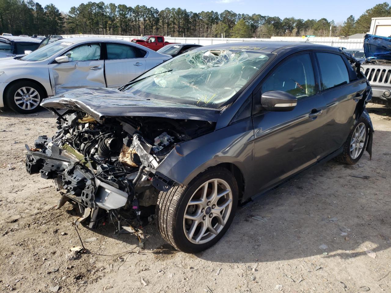 Photo 2 from auction – 2015 FORD FOCUS SE with VIN 1FADP3F29FL345502