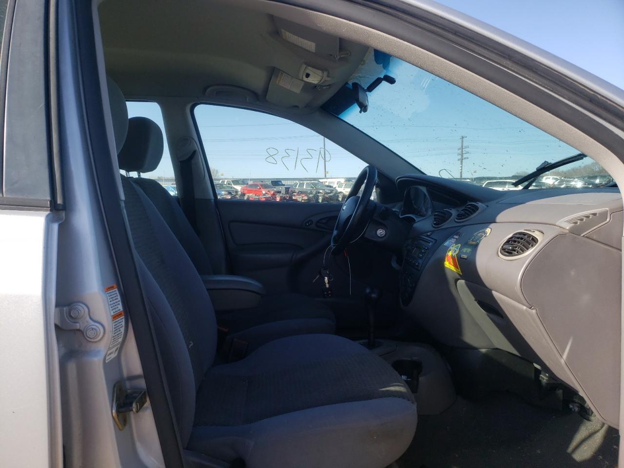 Photo 5 from auction – 2004 FORD FOCUS SE with VIN 1FAHP36384W152568