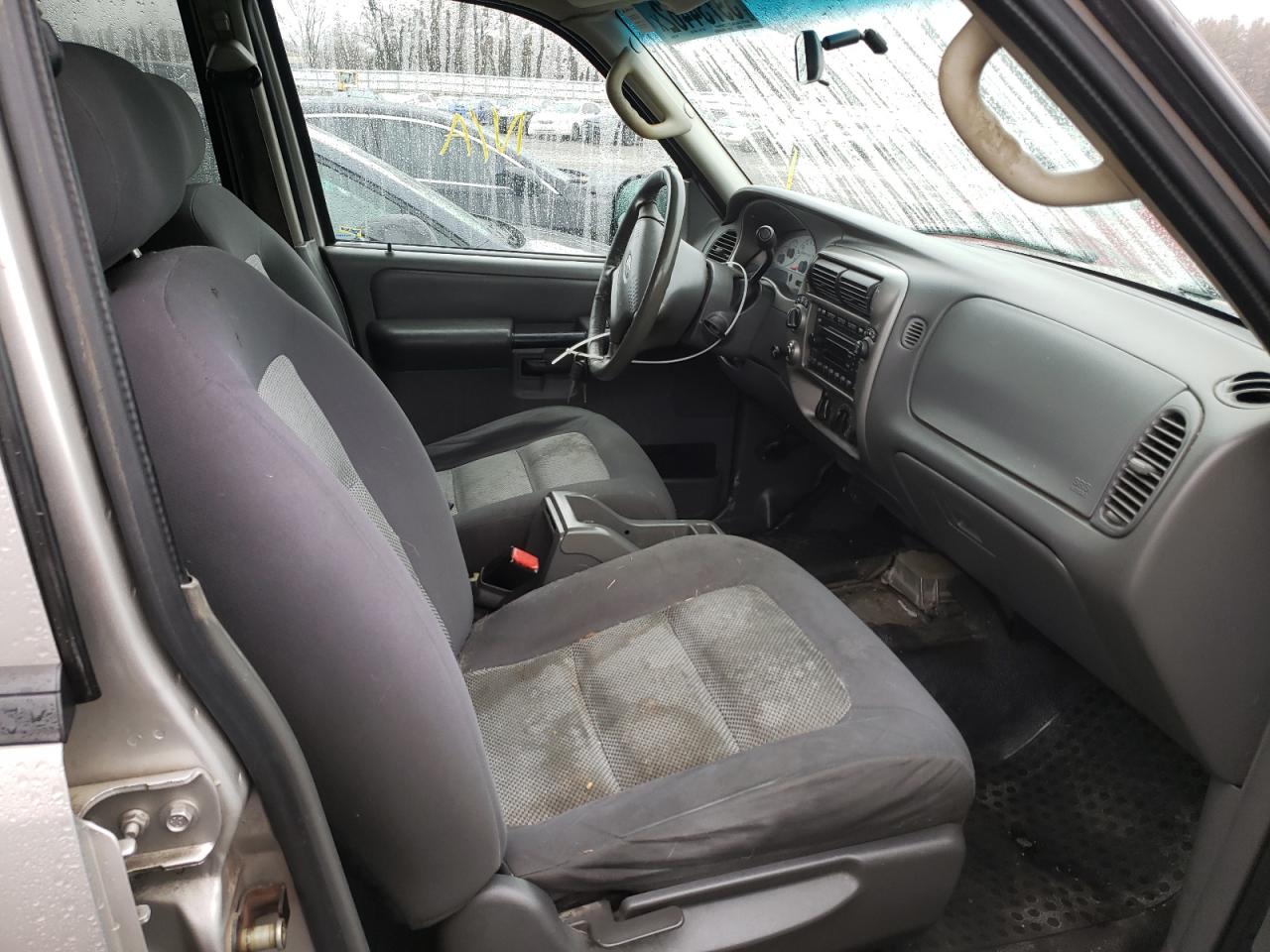 Photo 5 from auction – 2005 FORD EXPLORER S with VIN 1FMZU77K55UB73245