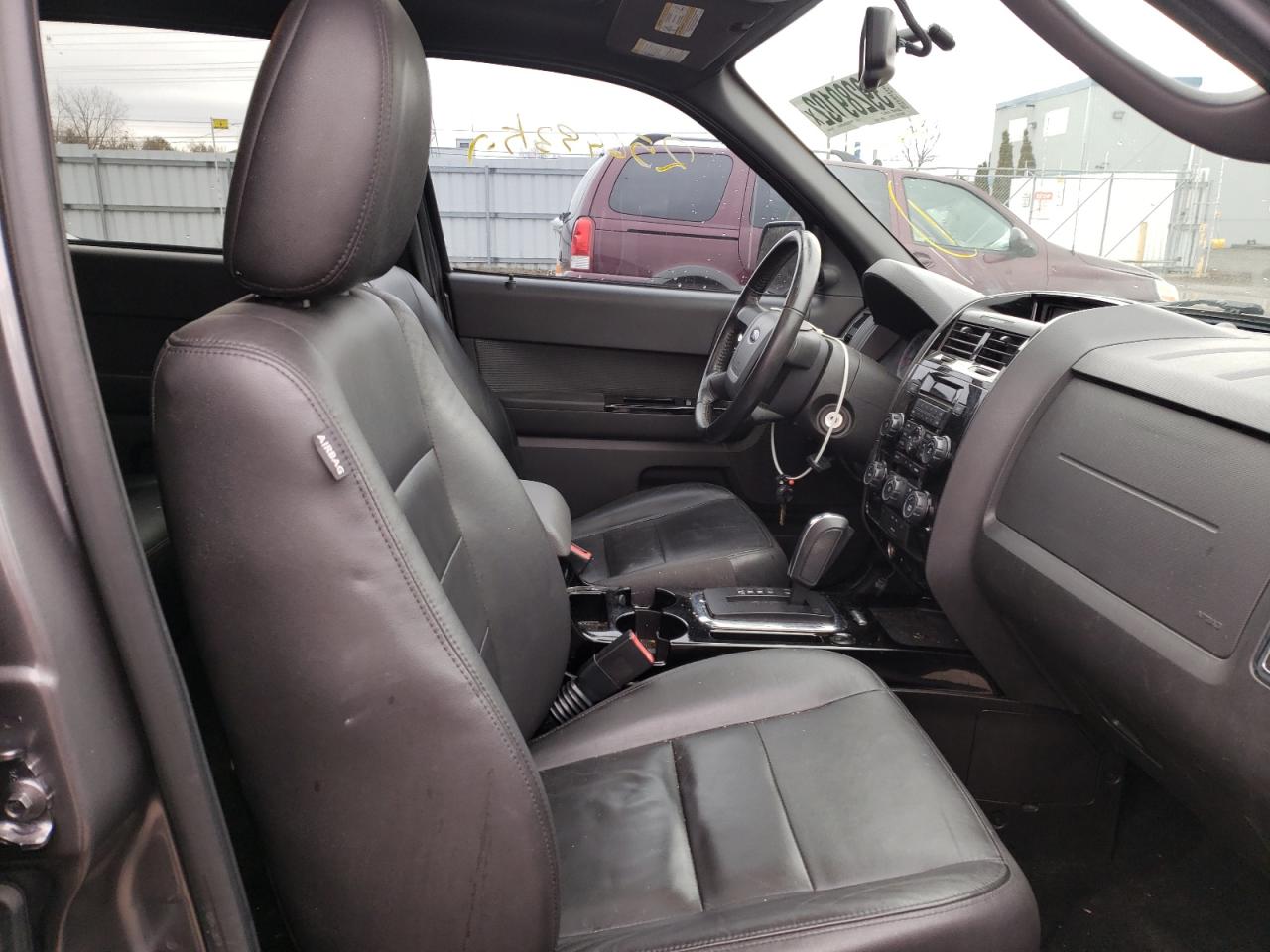 Photo 5 from auction – 2009 FORD ESCAPE LIM with VIN 1FMCU94G79KC64181