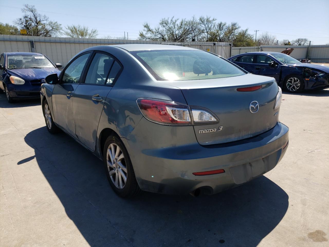 Photo 3 from auction – 2012 MAZDA 3 I with VIN JM1BL1V70C1676135