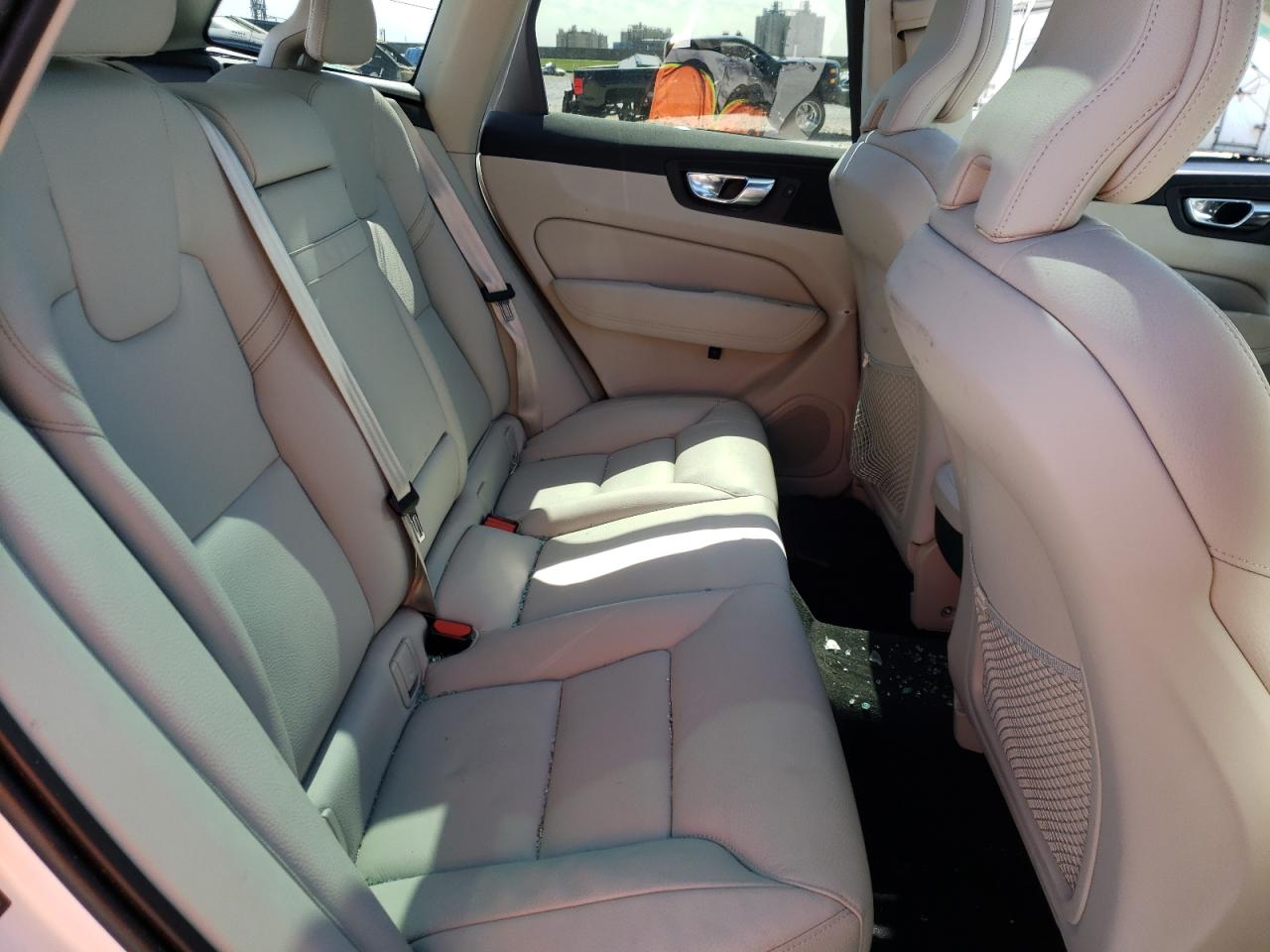 Photo 6 from auction – 2019 VOLVO XC60 T5 MO with VIN LYV102DK4KB367209