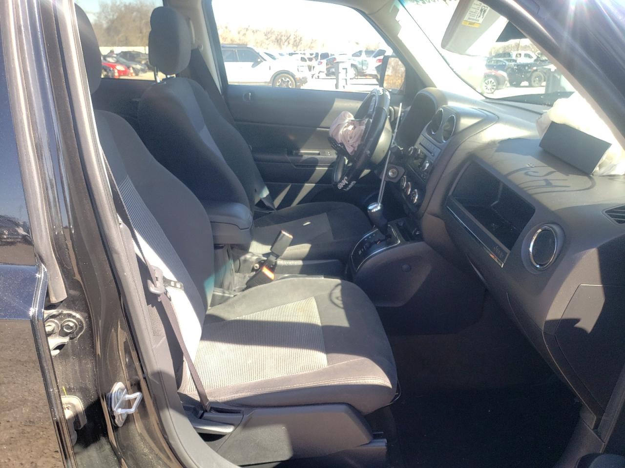 Photo 5 from auction – 2016 JEEP PATRIOT SP with VIN 1C4NJPBA0GD669342