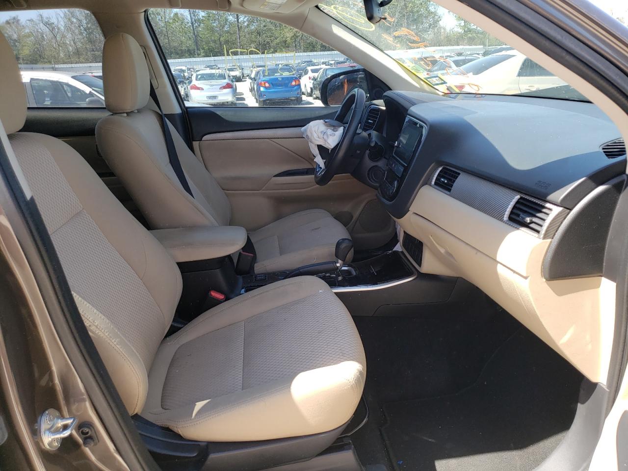 Photo 5 from auction – 2017 MITSUBISHI OUTLANDER with VIN JA4AD3A36HZ051670