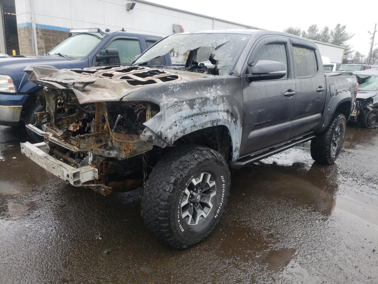 Photo 2 from auction – 2017 TOYOTA TACOMA DOU with VIN 5TFCZ5AN6HX106949