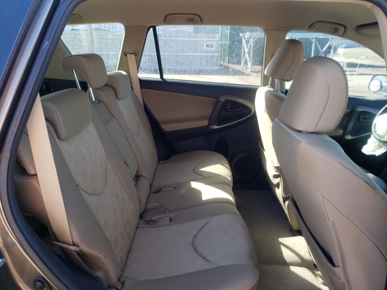 Photo 6 from auction – 2011 TOYOTA RAV4 with VIN JTMZF4DV2BD029577