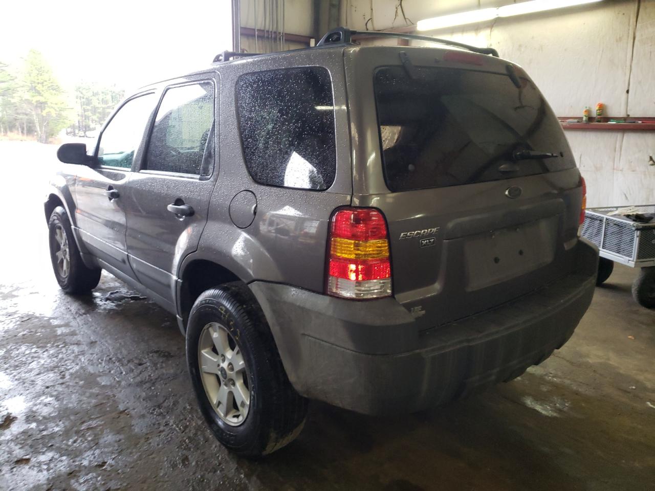 Photo 3 from auction – 2005 FORD ESCAPE XLT with VIN 1FMYU03165KA82089