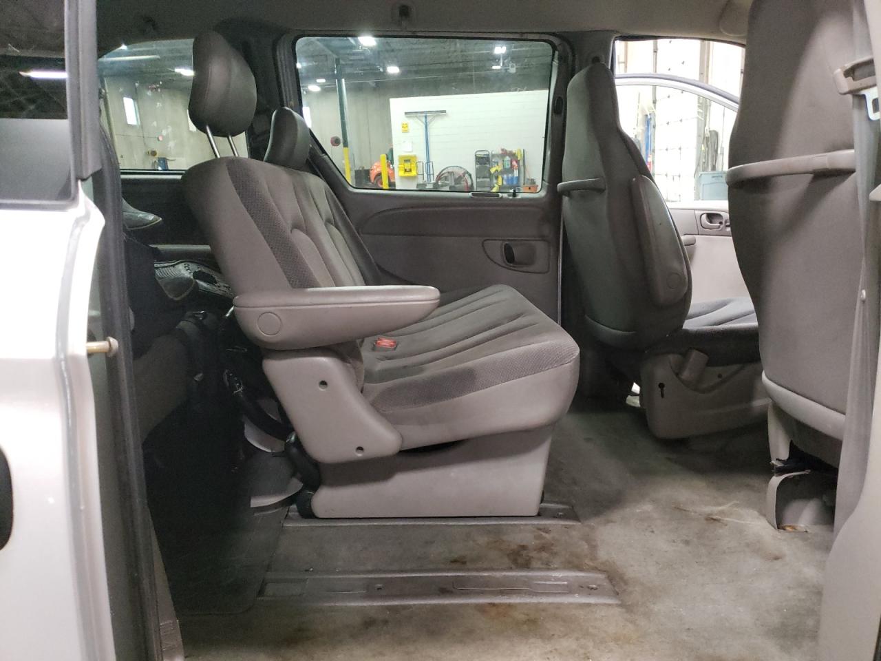 Photo 6 from auction – 2002 DODGE CARAVAN SE with VIN 1B4GP25362B509992