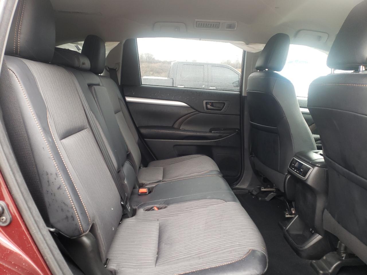 Photo 6 from auction – 2018 TOYOTA HIGHLANDER with VIN 5TDBZRFH5JS904540