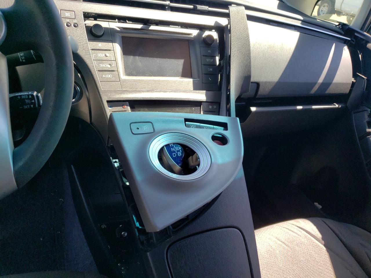 Photo 9 from auction – 2015 TOYOTA PRIUS with VIN JTDKN3DU0F1955280