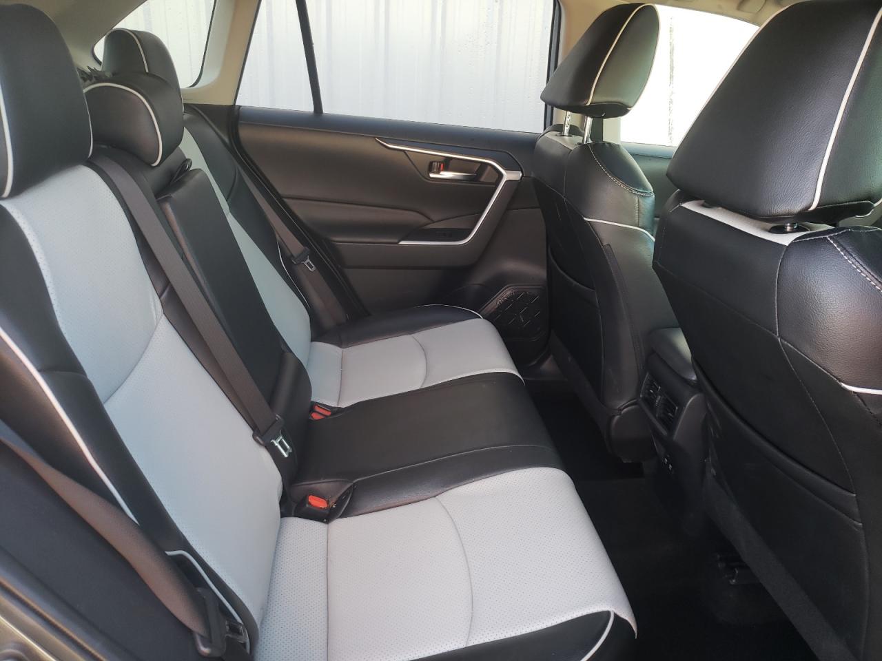 Photo 6 from auction – 2019 TOYOTA RAV4 XLE with VIN JTMP1RFV3KD504833