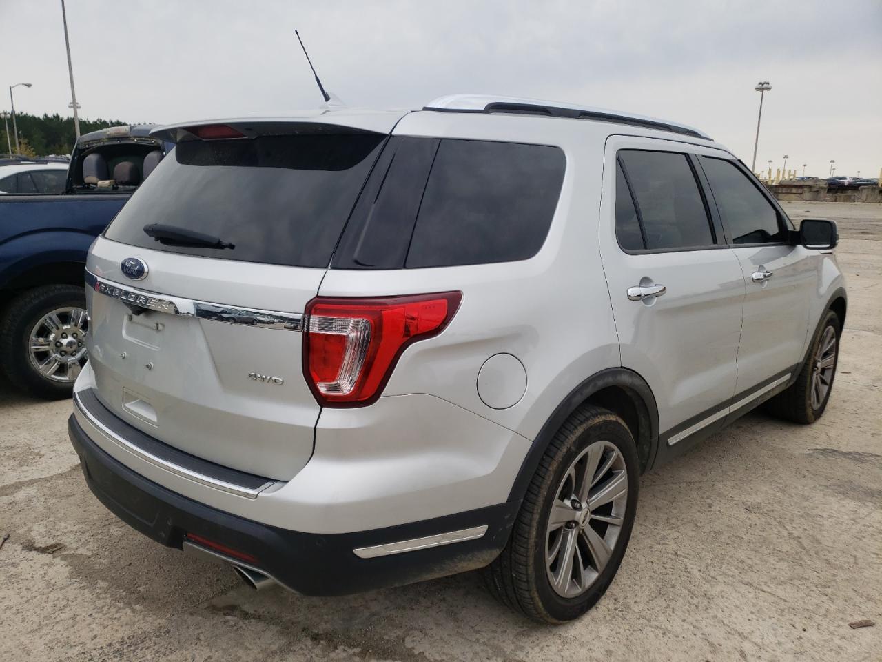 Photo 4 from auction – 2018 FORD EXPLORER L with VIN 1FM5K8F81JGB66463