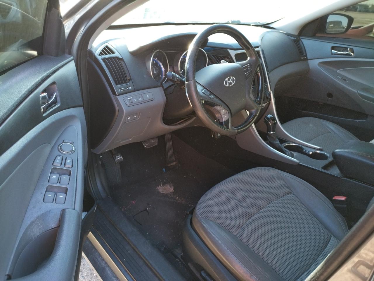 Photo 9 from auction – 2012 HYUNDAI SONATA SE with VIN 5NPEC4AC9CH374501