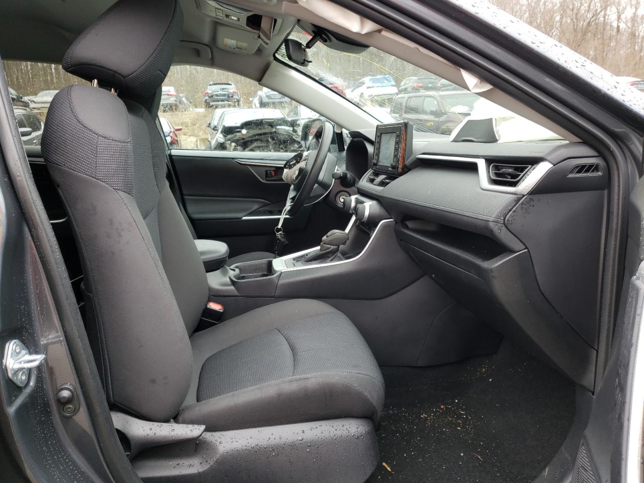 Photo 5 from auction – 2021 TOYOTA RAV4 LE with VIN 2T3F1RFVXMW151072