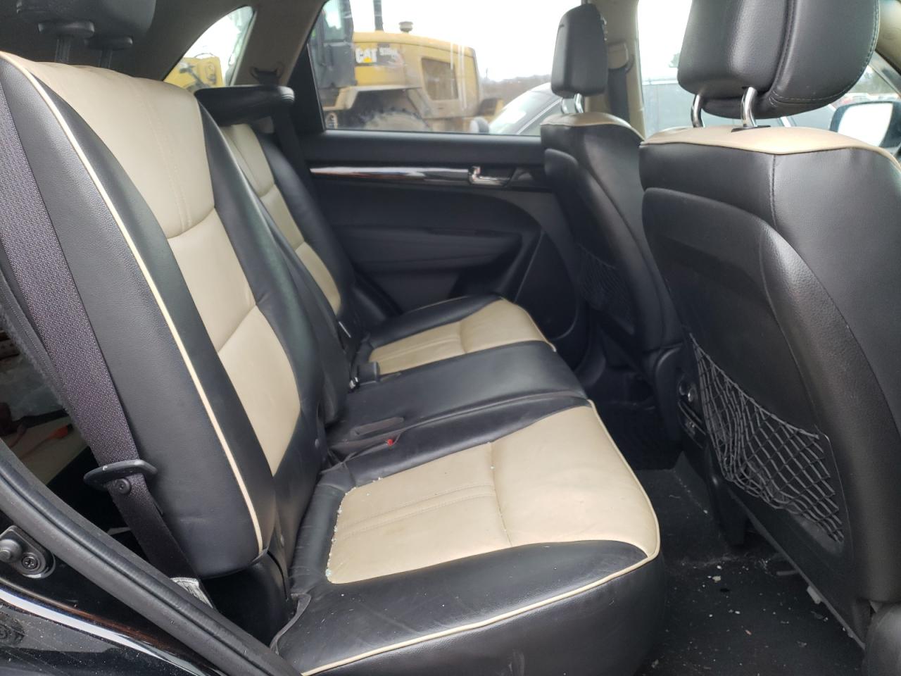Photo 6 from auction – 2011 KIA SORENTO EX with VIN 5XYKU4A29BG042992