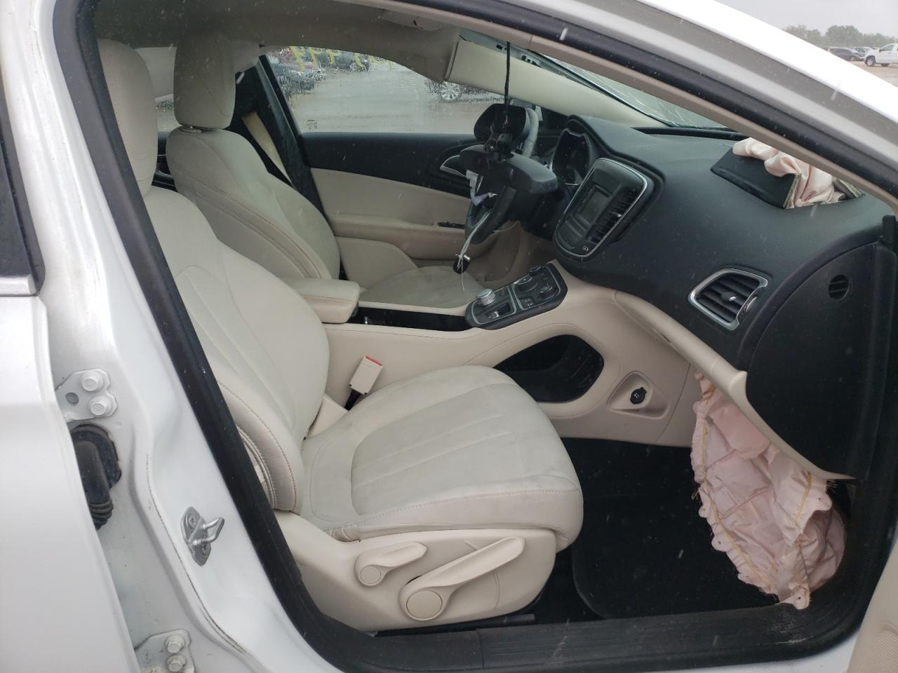 Photo 5 from auction – 2015 CHRYSLER 200 LIMITE with VIN 1C3CCCABXFN596479