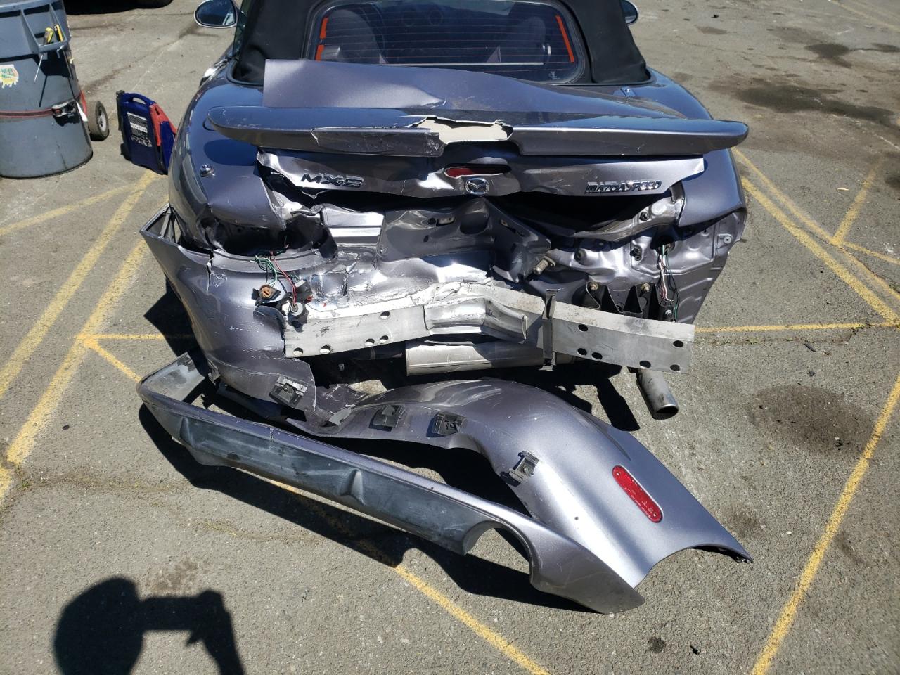 Photo 9 from auction – 2004 MAZDA MX-5 MIATA with VIN JM1NB354X40407116