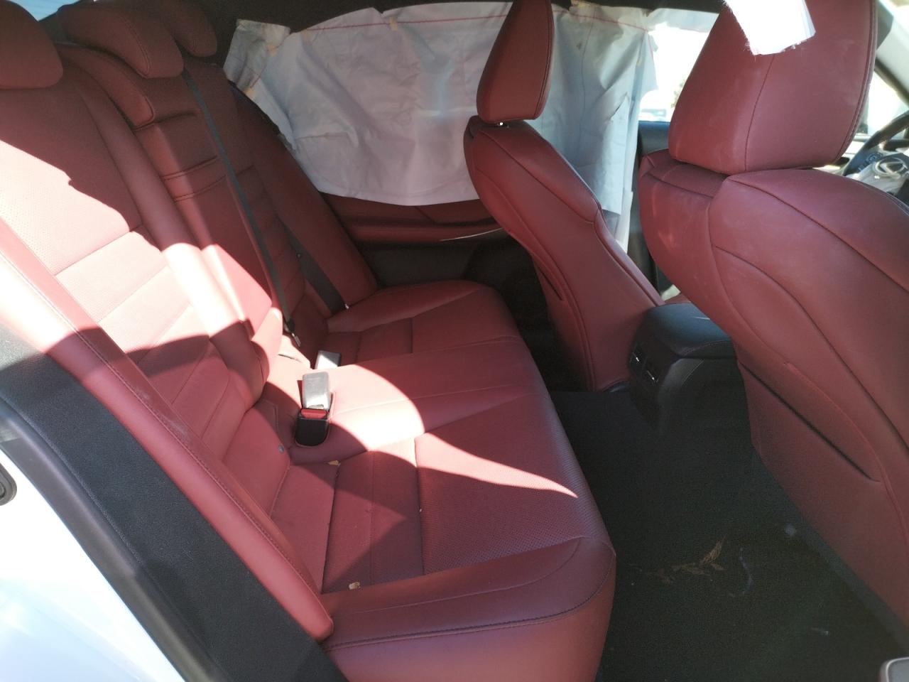 Photo 6 from auction – 2017 LEXUS IS 200T with VIN JTHBA1D29H5047063