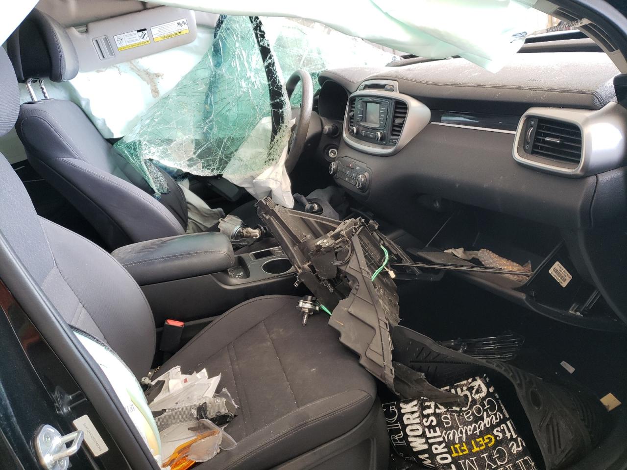 Photo 5 from auction – 2016 KIA SORENTO LX with VIN 5XYPG4A32GG042345
